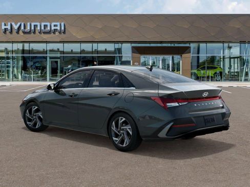 Used 2025 Hyundai Elantra Limited FWD image 5