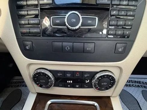 Used 2013 Mercedes-Benz GLK 350 4MATIC image 34