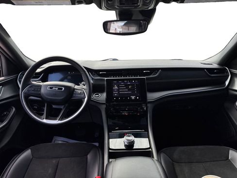 Used 2024 Jeep Grand Cherokee L Altitude image 12