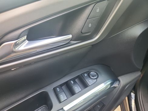 Used 2025 Chevrolet Traverse LT FWD image 6