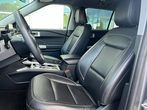 Used 2023 Ford Explorer XLT w/ Equipment Group 202A image 14
