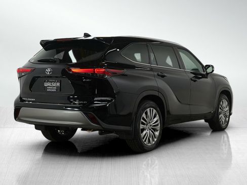 Used 2025 Toyota Highlander Platinum image 5