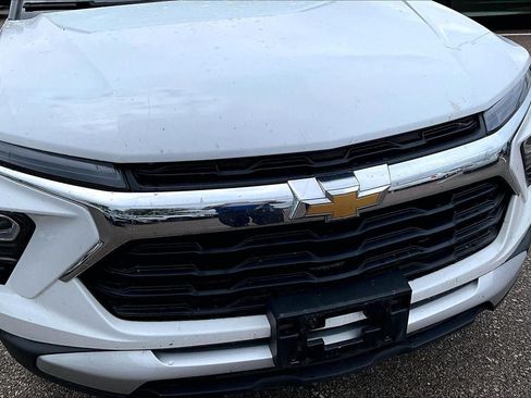 Used 2025 Chevrolet TrailBlazer LT AWD/4WD image 3