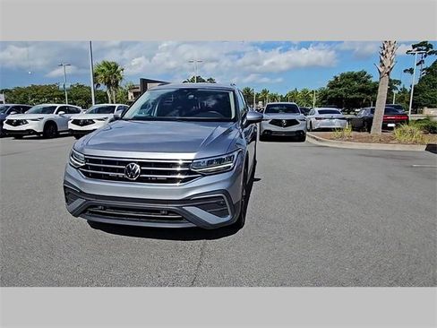 Used 2024 Volkswagen Tiguan SE image 34
