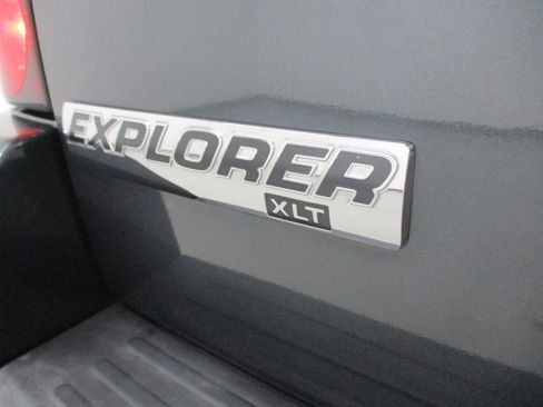 Used 2010 Ford Explorer XLT image 6