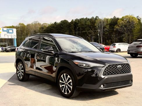 Used 2024 Toyota Corolla Cross XLE w/ Convenience Package image 8