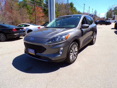 Certified 2022 Ford Escape Titanium w/ Class II Trailer Tow Package AWD/4WD image 3