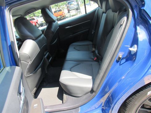 Used 2023 Toyota Camry SE w/ Convenience Package image 18