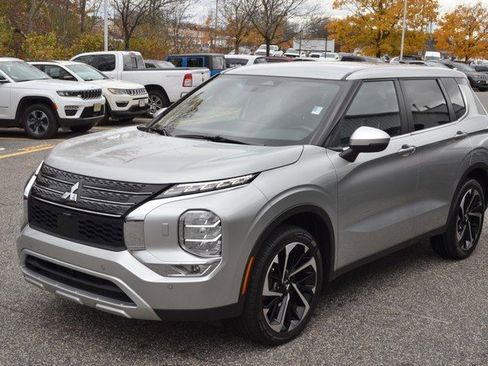 Used 2024 Mitsubishi Outlander SE image 4