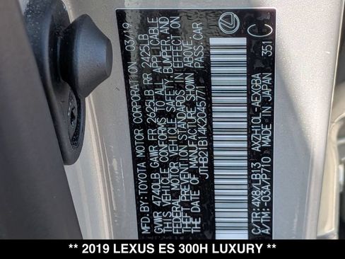 Used 2019 Lexus ES 300h w/ Accessory Package 2 FWD image 29