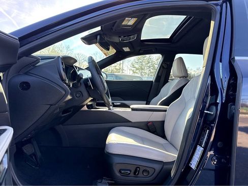 Used 2024 Lexus RX 350h image 11