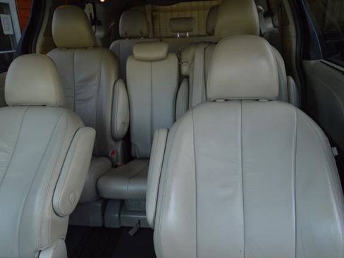 Used 2011 Toyota Sienna XLE w/ XLE Navigation Pkg FWD image 19
