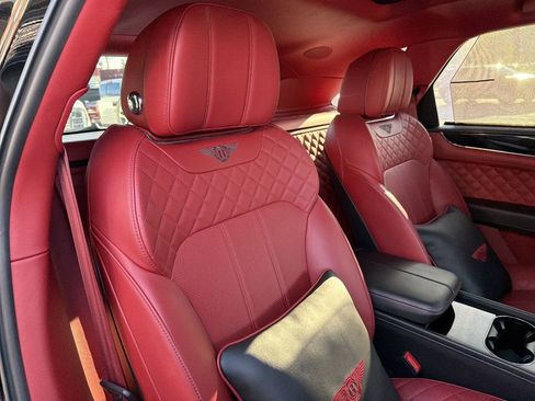 Used 2017 Bentley Bentayga AWD/4WD image 30