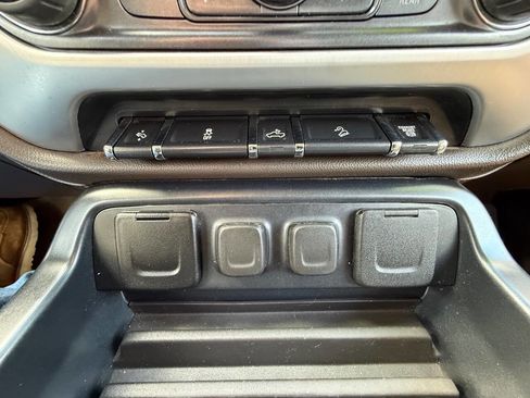 Used 2018 GMC Sierra 2500 SLT image 25