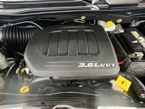 Used 2017 Dodge Grand Caravan SXT image 34