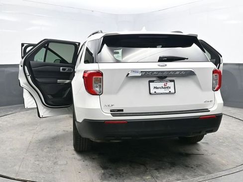 Used 2022 Ford Explorer XLT image 38