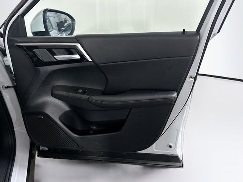 Used 2025 Mitsubishi Outlander SE FWD image 32