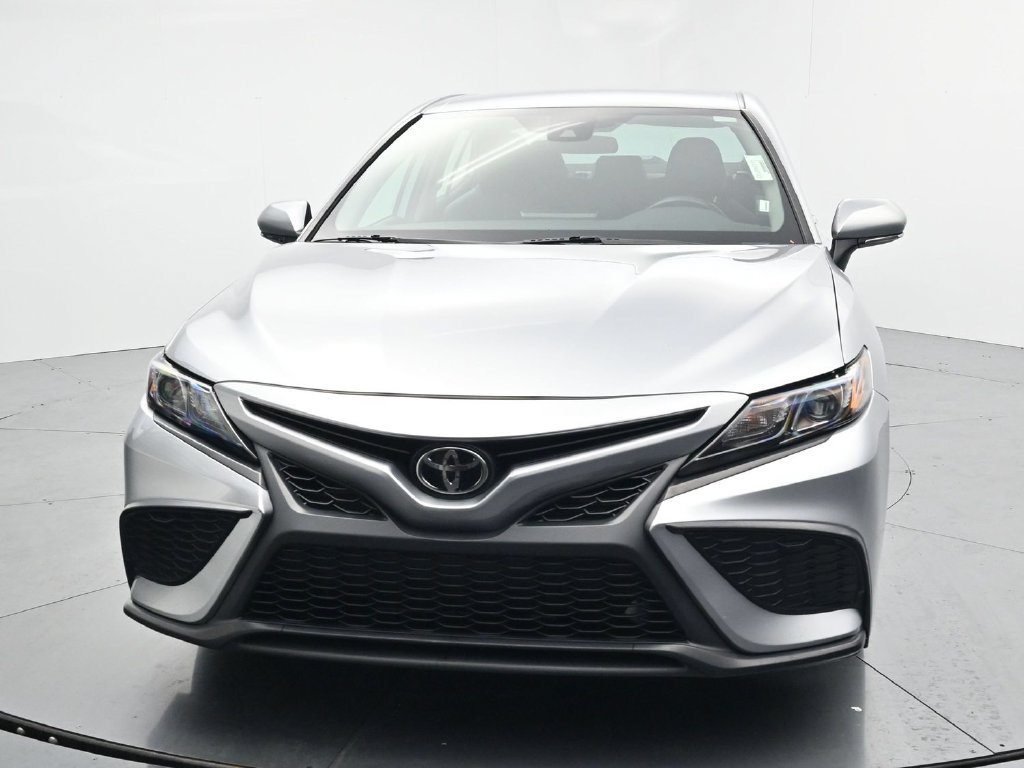 Used 2024 Toyota Camry SE FWD image 3