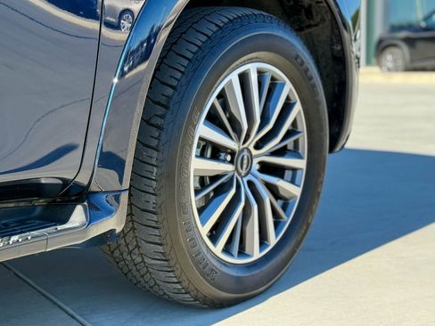 Used 2024 Nissan Armada SL w/ Captain's Chairs Package image 10