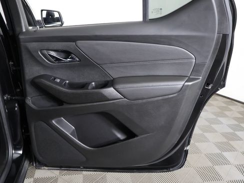 Used 2023 Chevrolet Traverse LT FWD image 28