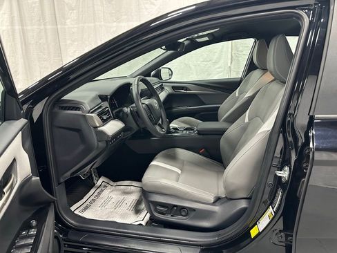Used 2025 Toyota Camry SE w/ Convenience Package FWD image 10