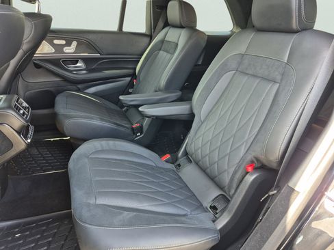 Used 2025 Mercedes-Benz GLS 63 AMG 4MATIC image 23