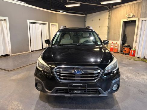 Used 2019 Subaru Outback 2.5i Premium AWD/4WD image 2
