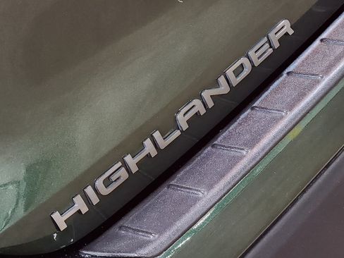 Used 2023 Toyota Highlander XLE FWD image 25