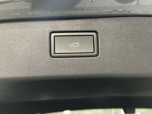 New 2026 Volkswagen Tiguan SE R-Line image 13