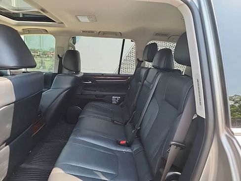 Used 2021 Lexus LX 570 4WD w/ Luxury Package image 7