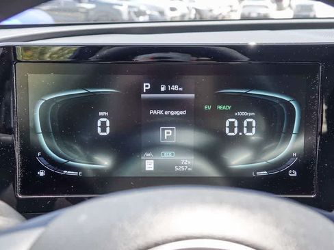 Used 2025 Kia Sportage LX FWD image 23