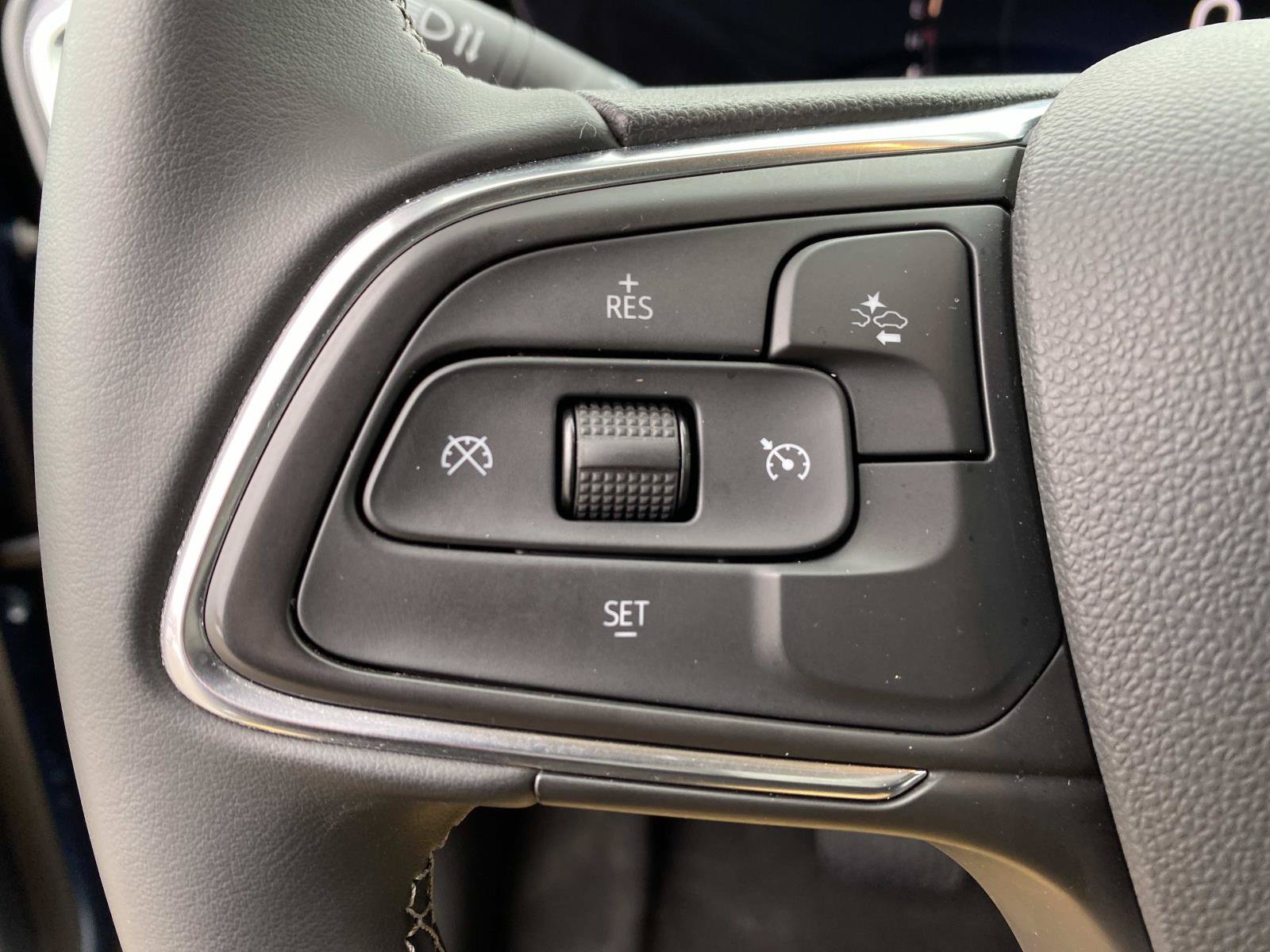 Used 2025 Buick Encore GX Preferred AWD/4WD image 17