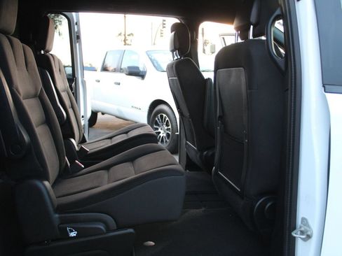 Used 2019 Dodge Grand Caravan SE FWD image 11