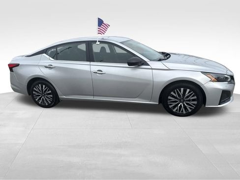 Used 2024 Nissan Altima 2.5 SV image 27