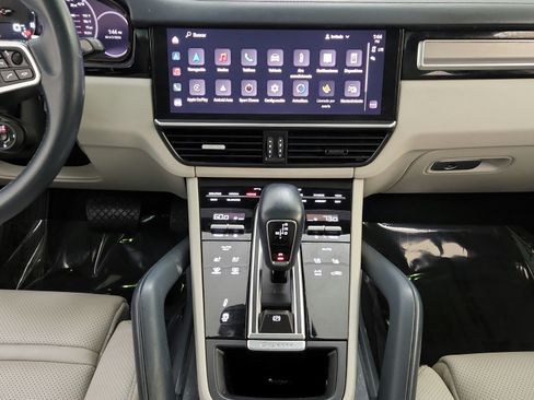 Used 2023 Porsche Cayenne Platinum Edition AWD/4WD image 24