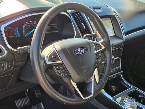 Used 2019 Ford Edge Titanium FWD image 18