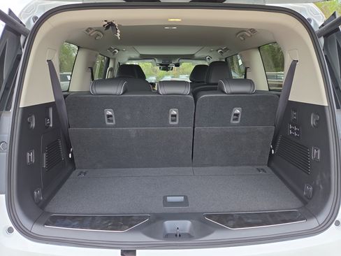 Used 2025 INFINITI QX80 Sensory image 10