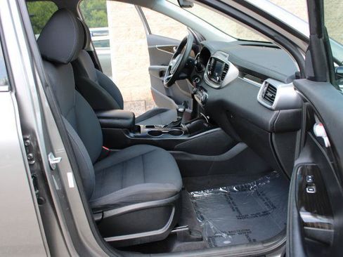 Used 2019 Kia Sorento L FWD image 10