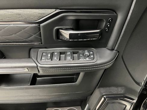 Used 2025 RAM 2500 Limited AWD/4WD image 24