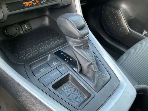 Used 2022 Toyota RAV4 LE image 23