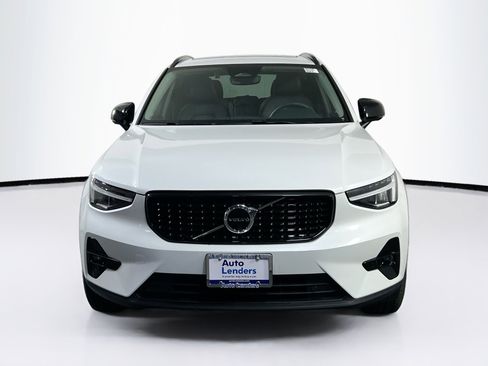 Used 2023 Volvo XC40 B5 Plus w/ Driver Assist Package image 2