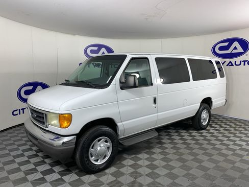 Used 2007 Ford E-350 and Econoline 350 Extended Wagon Super Duty RWD image 6