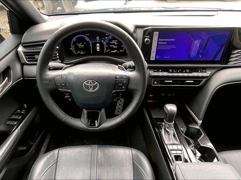 Used 2025 Toyota Camry XSE FWD image 6