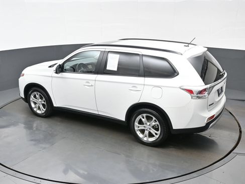 Used 2015 Mitsubishi Outlander SE AWD/4WD image 38