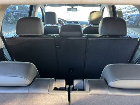 Used 2021 Volkswagen Tiguan SE image 17