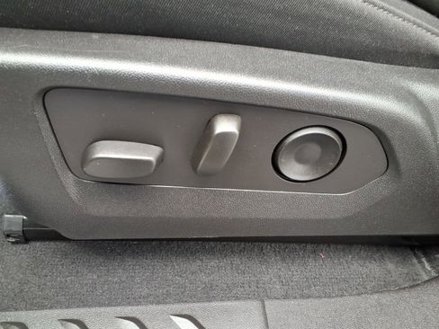 Used 2024 Chevrolet Colorado Trail Boss w/ Technology Package image 12