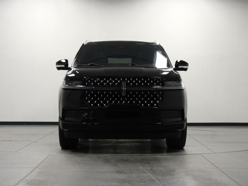 Used 2025 Lincoln Navigator L Black Label AWD/4WD image 9