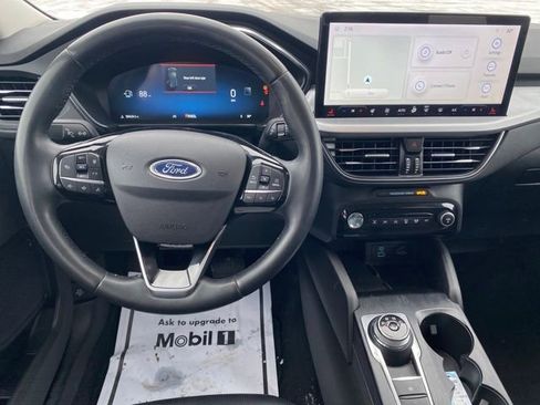 Used 2023 Ford Escape Platinum image 7