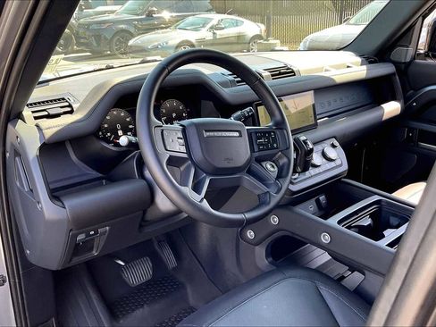 Used 2024 Land Rover Defender 110 X-Dynamic SE image 16