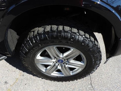 Used 2019 Ford F150 XLT w/ Equipment Group 302A Luxury AWD/4WD image 18